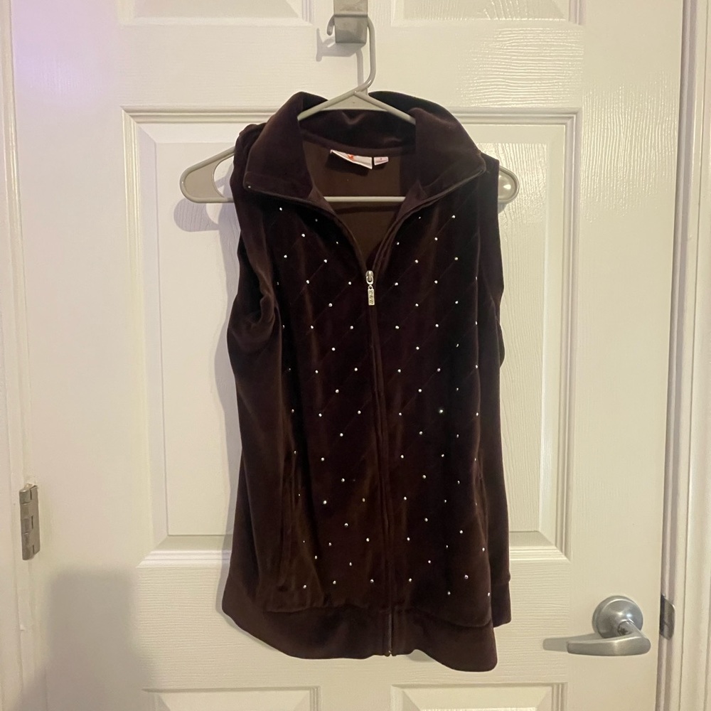 QUACKER FACTORY by Jeanne Bice
Zip up vest with rhinestones